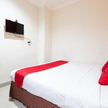 RedDoorz Plus @ Hotel Alden Makassar Buitenkant foto