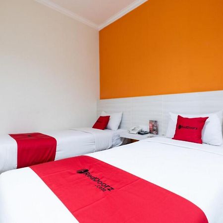 RedDoorz Plus @ Hotel Alden Makassar Buitenkant foto