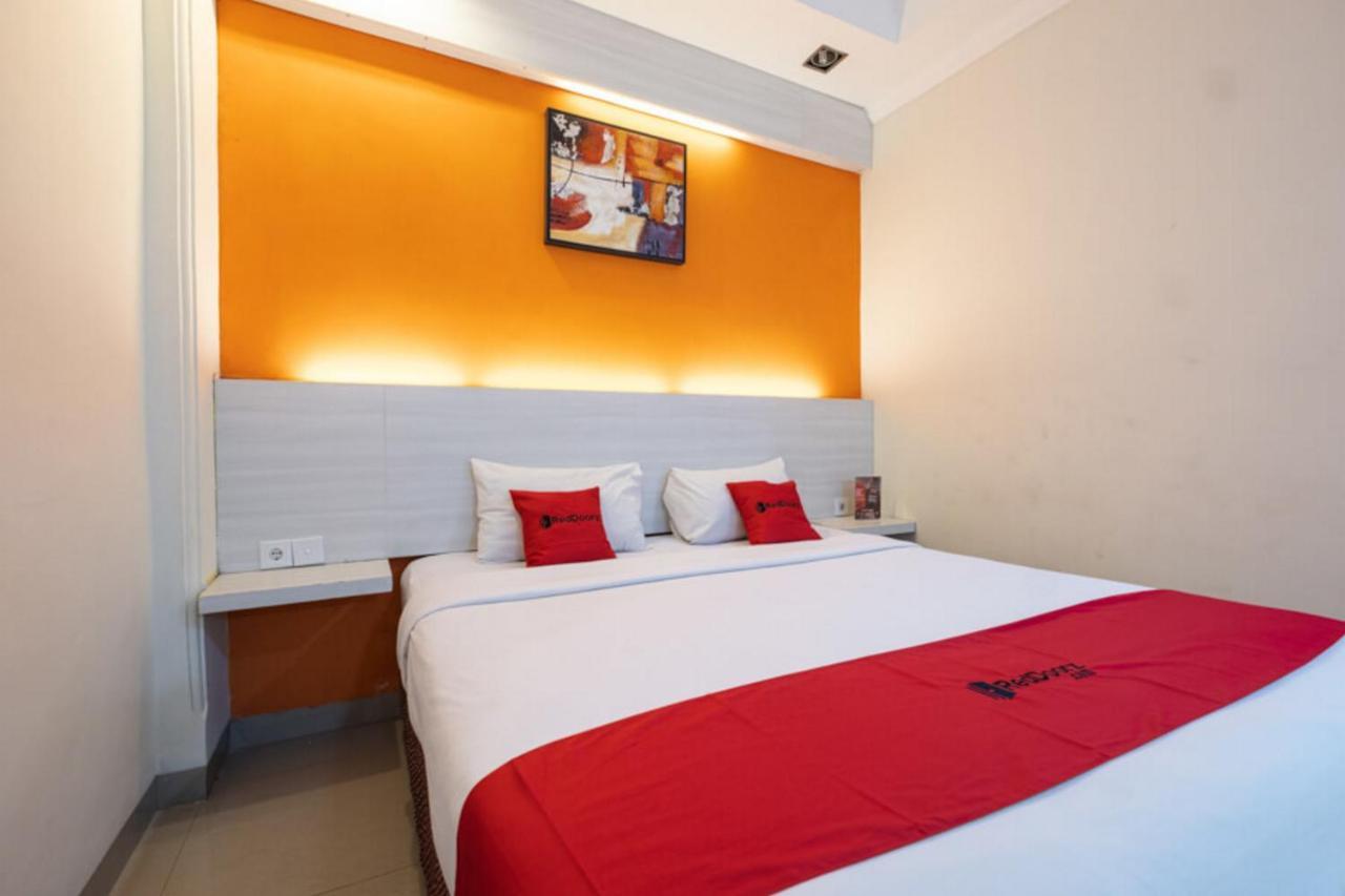 RedDoorz Plus @ Hotel Alden Makassar Buitenkant foto