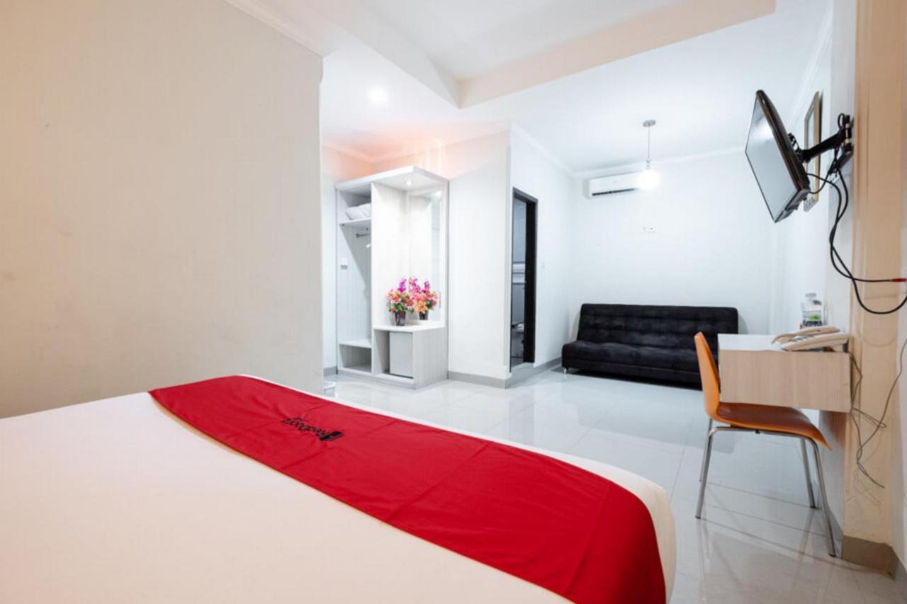 RedDoorz Plus @ Hotel Alden Makassar Buitenkant foto
