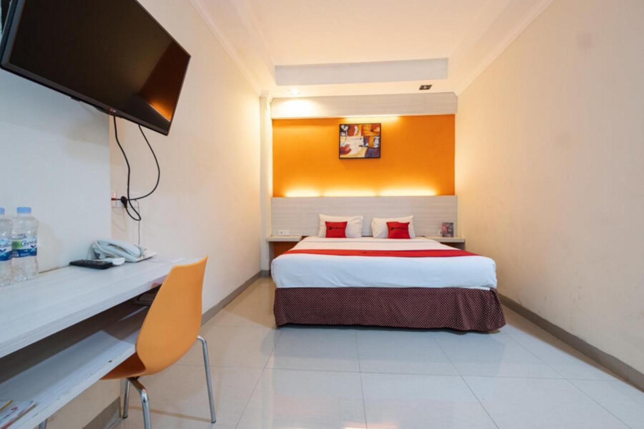 RedDoorz Plus @ Hotel Alden Makassar Buitenkant foto