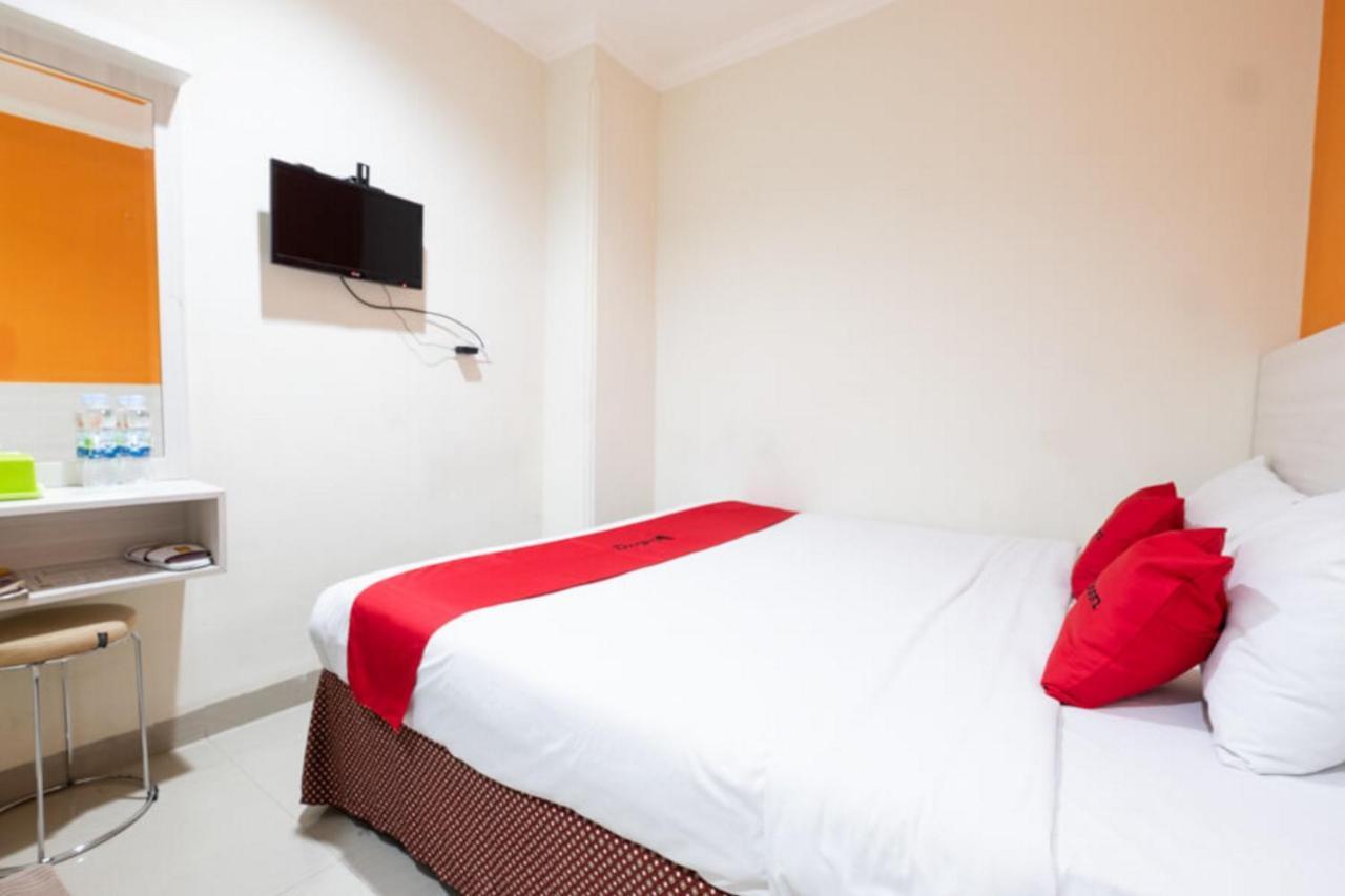 RedDoorz Plus @ Hotel Alden Makassar Buitenkant foto