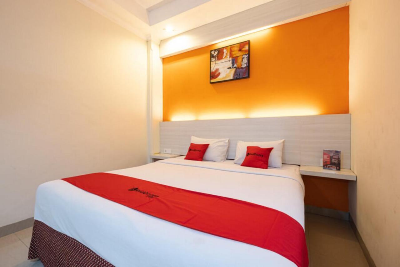 RedDoorz Plus @ Hotel Alden Makassar Buitenkant foto