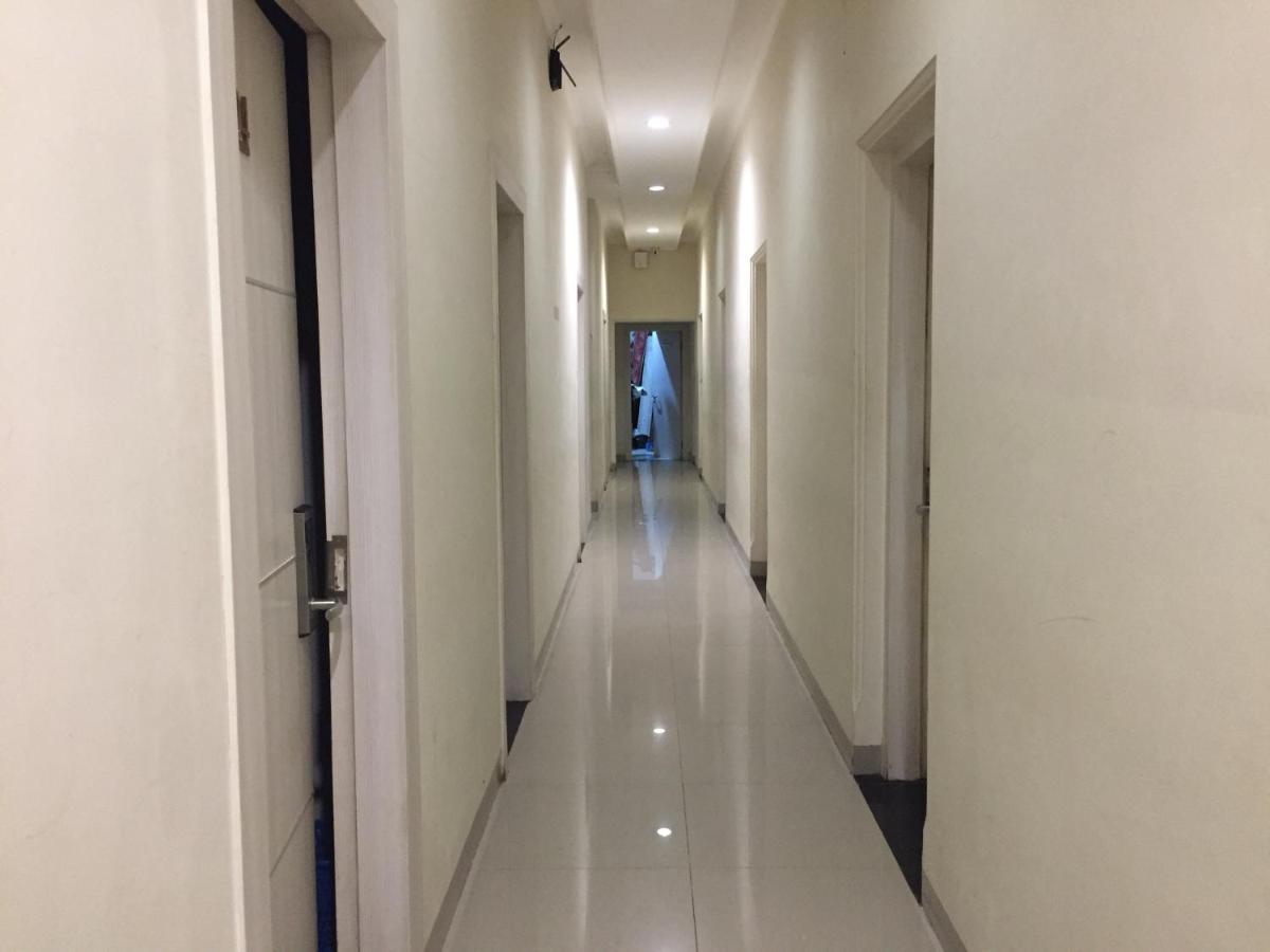 RedDoorz Plus @ Hotel Alden Makassar Buitenkant foto