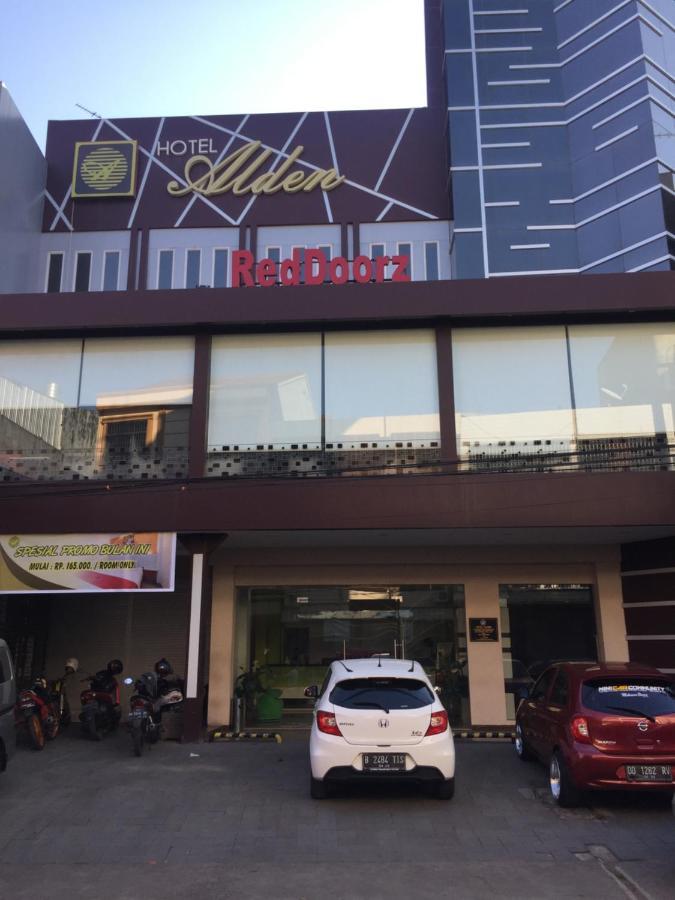 RedDoorz Plus @ Hotel Alden Makassar Buitenkant foto