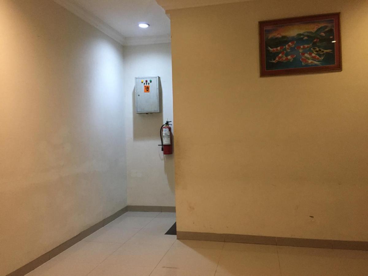 RedDoorz Plus @ Hotel Alden Makassar Buitenkant foto